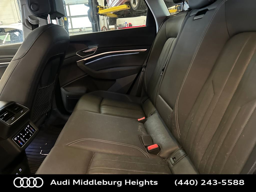 Used 2021 Audi e-tron Premium Plus w/ Premium Plus Package image 30
