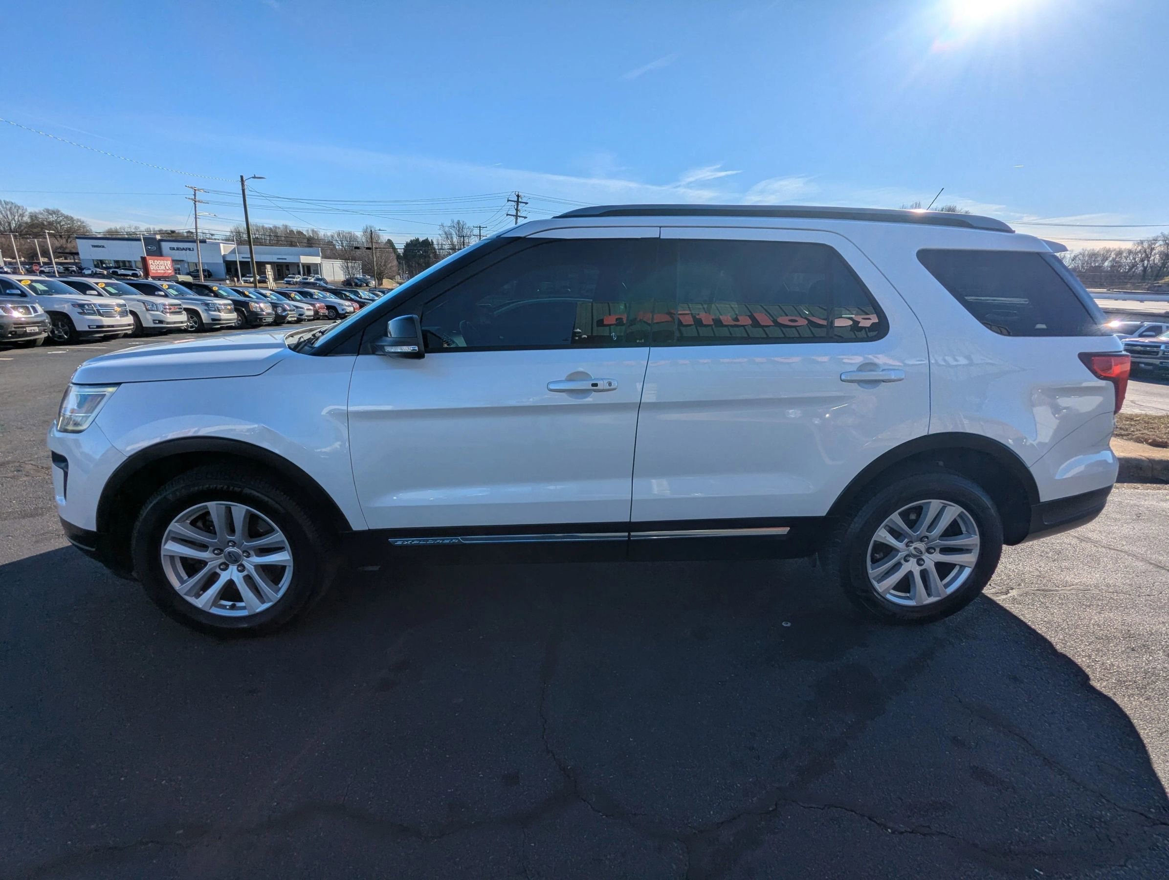 Used 2018 Ford Explorer XLT w/ Equipment Group 201A image 4