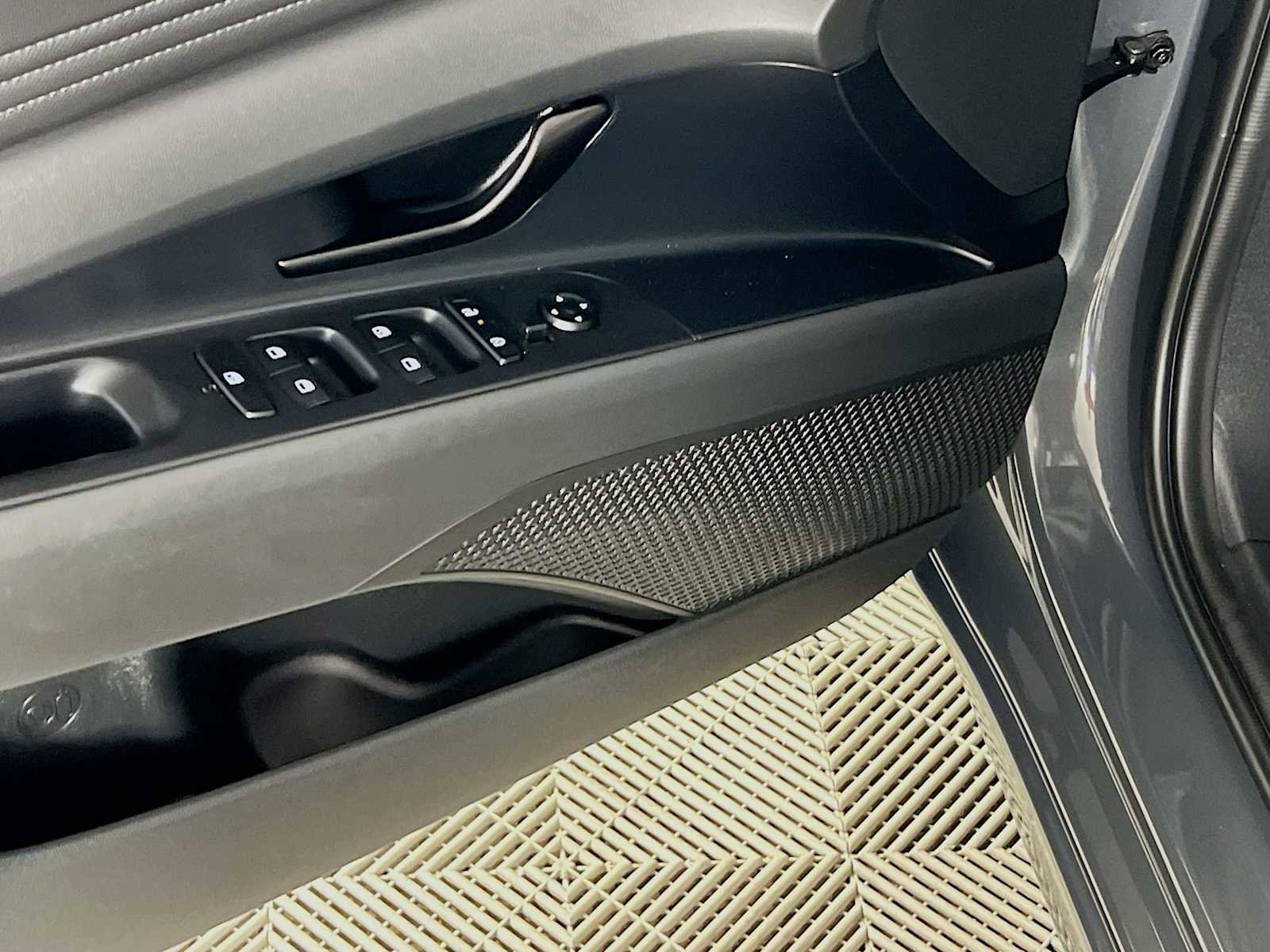 Certified 2025 Hyundai Elantra Sport image 18