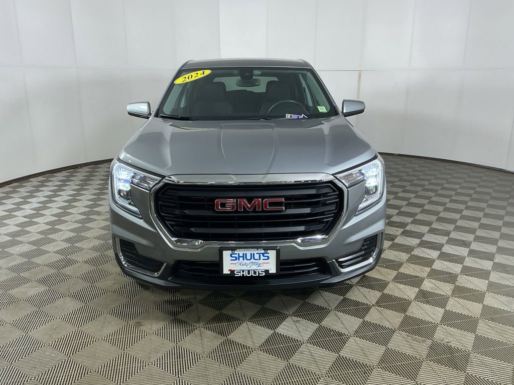 Used 2024 GMC Terrain SLE image 3