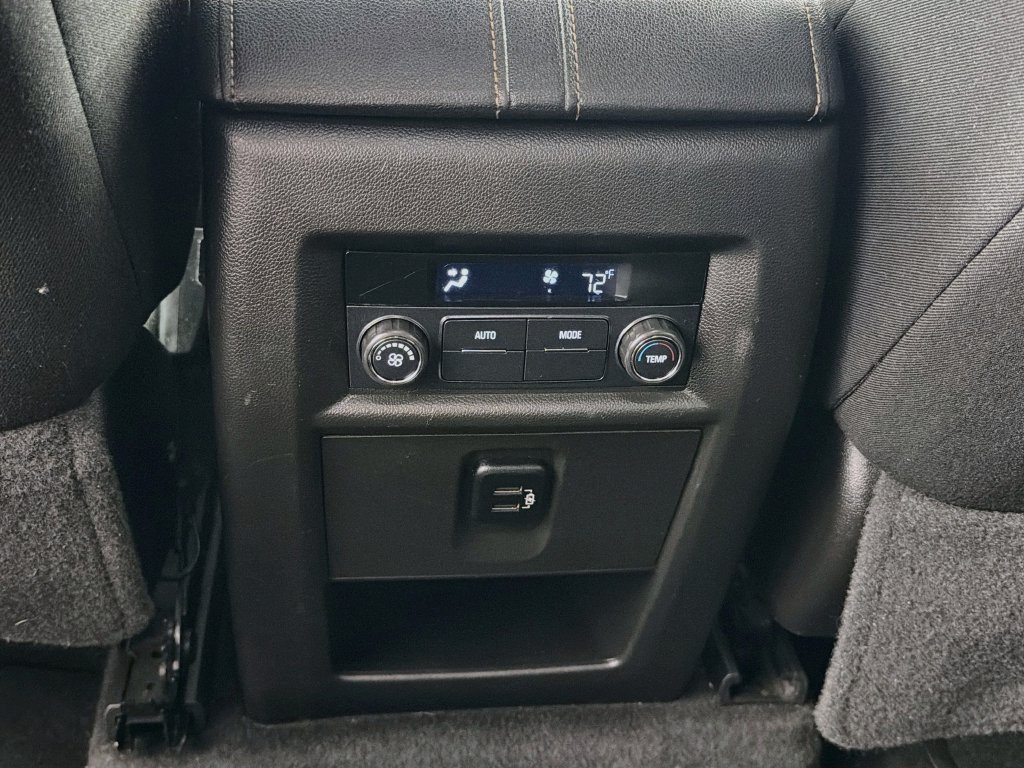 Used 2018 Chevrolet Traverse LT FWD image 24