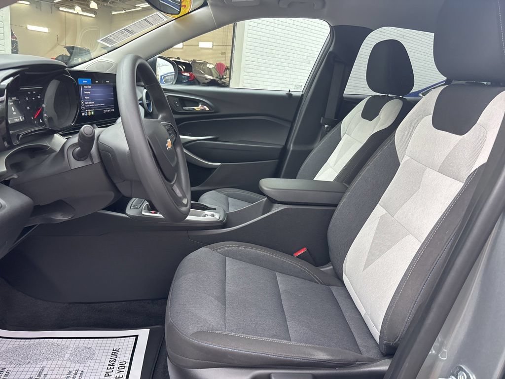Used 2024 Chevrolet Trax LS FWD image 9