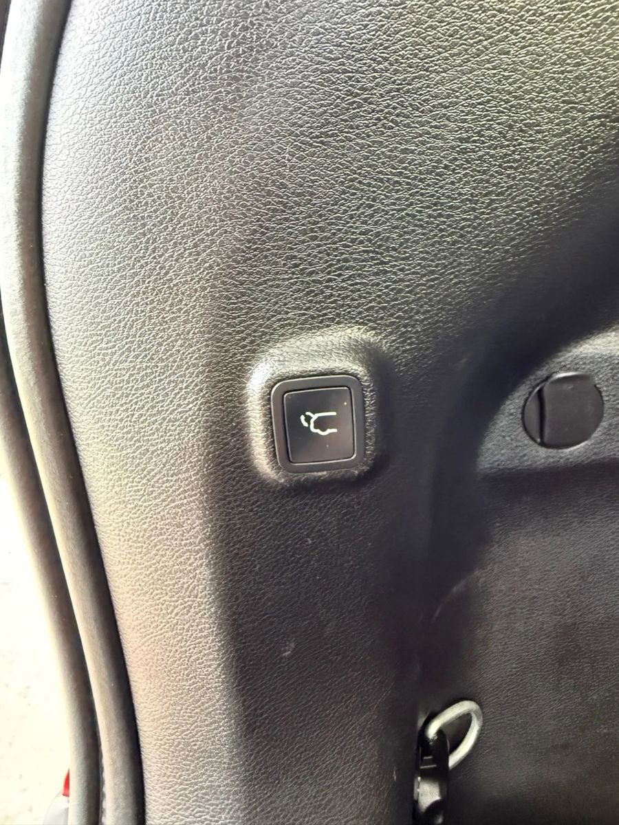 Used 2019 Jeep Cherokee Limited AWD/4WD image 18