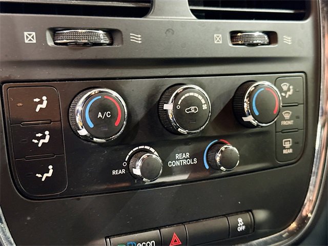 Used 2016 Dodge Grand Caravan SE image 16