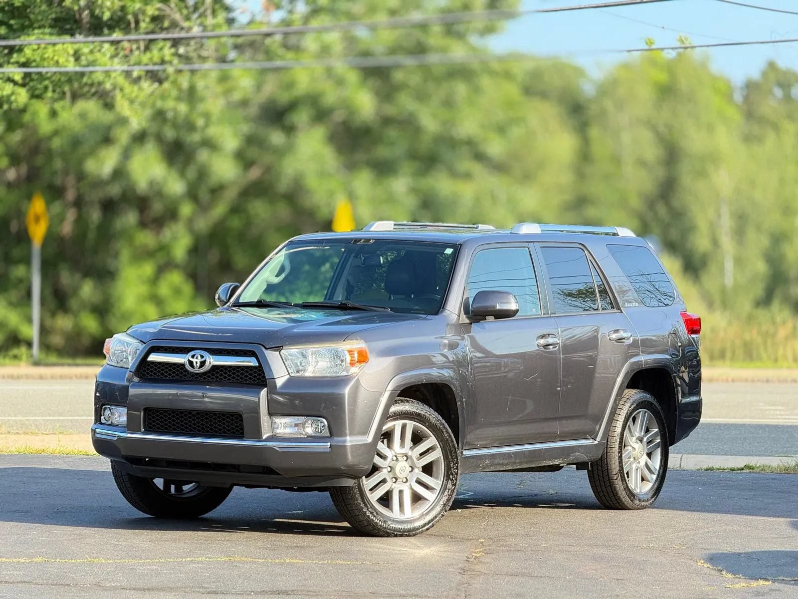 Used 2011 Toyota 4Runner Limited AWD/4WD image 2
