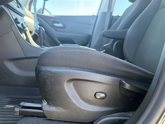 Used 2019 Chevrolet Trax LS image 36