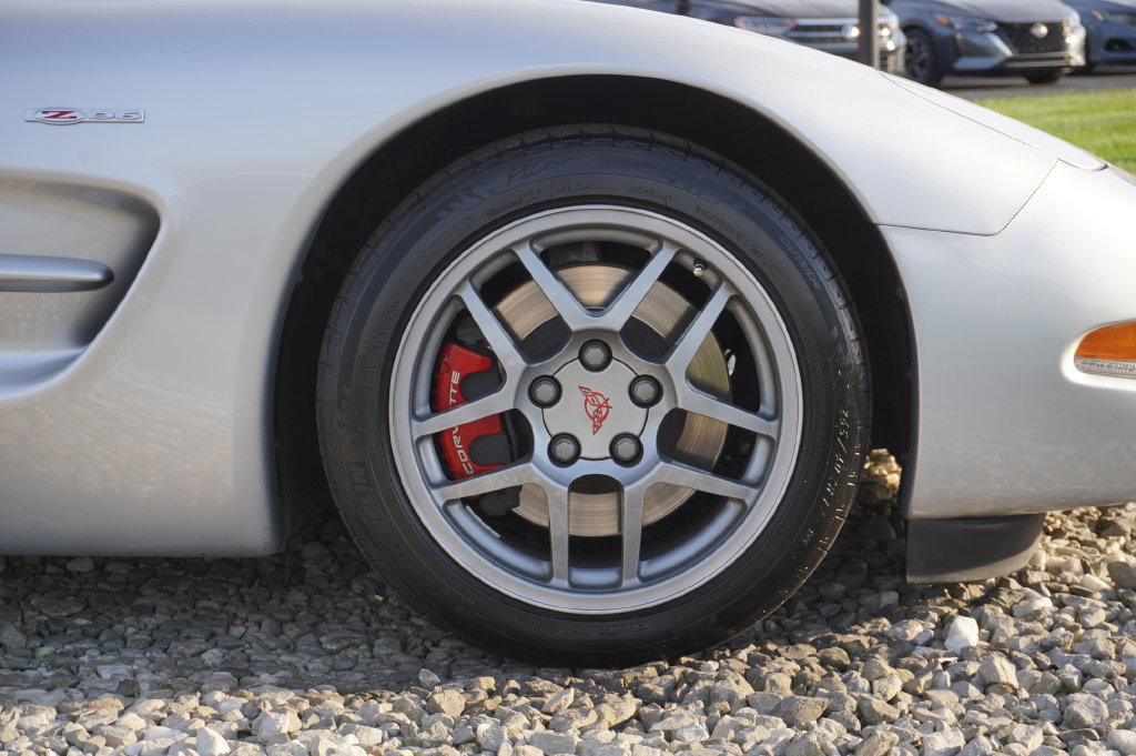 Used 2001 Chevrolet Corvette Z06 w/ Memory Pkg RWD image 13