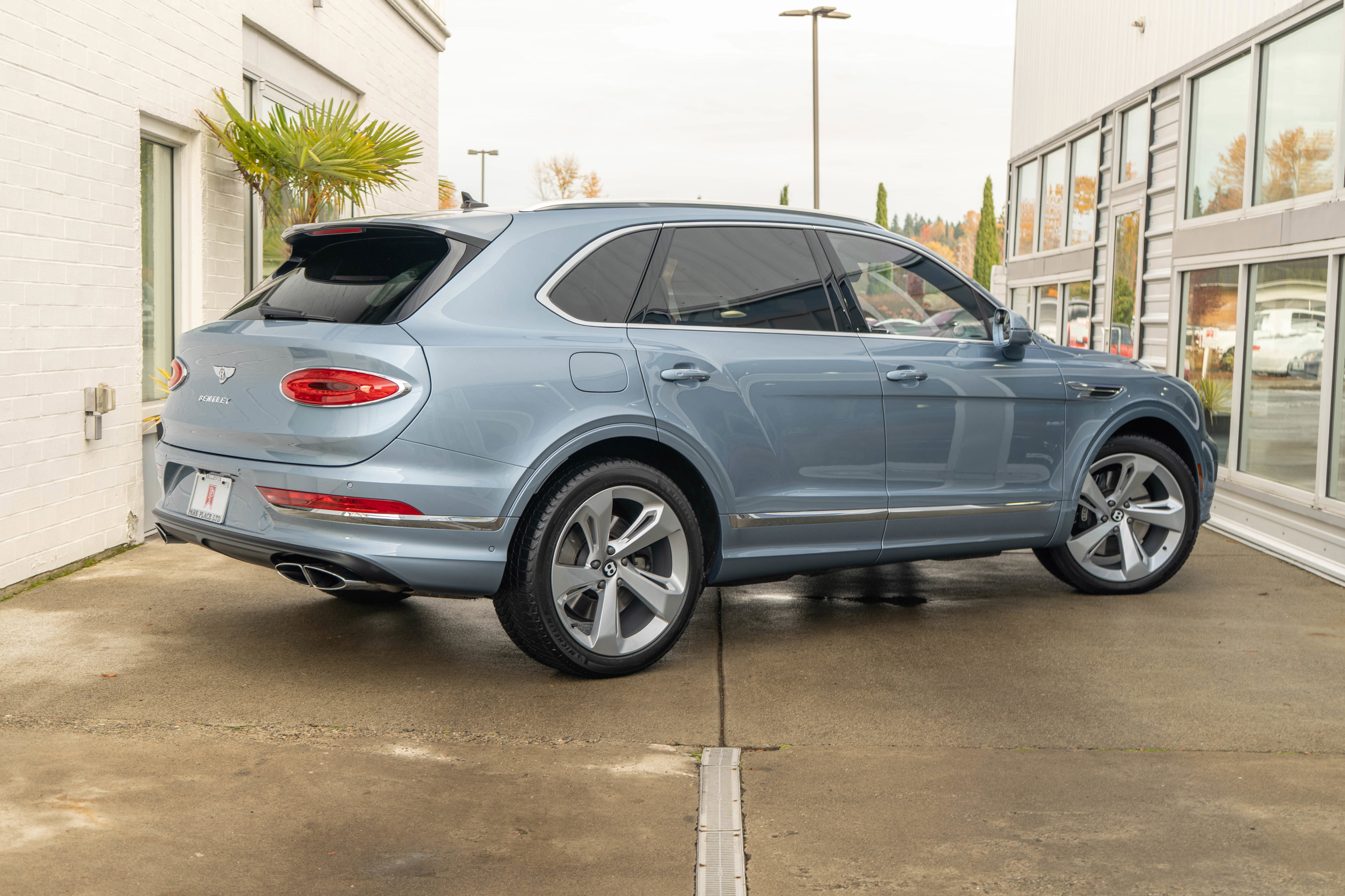 Used 2023 Bentley Bentayga image 7