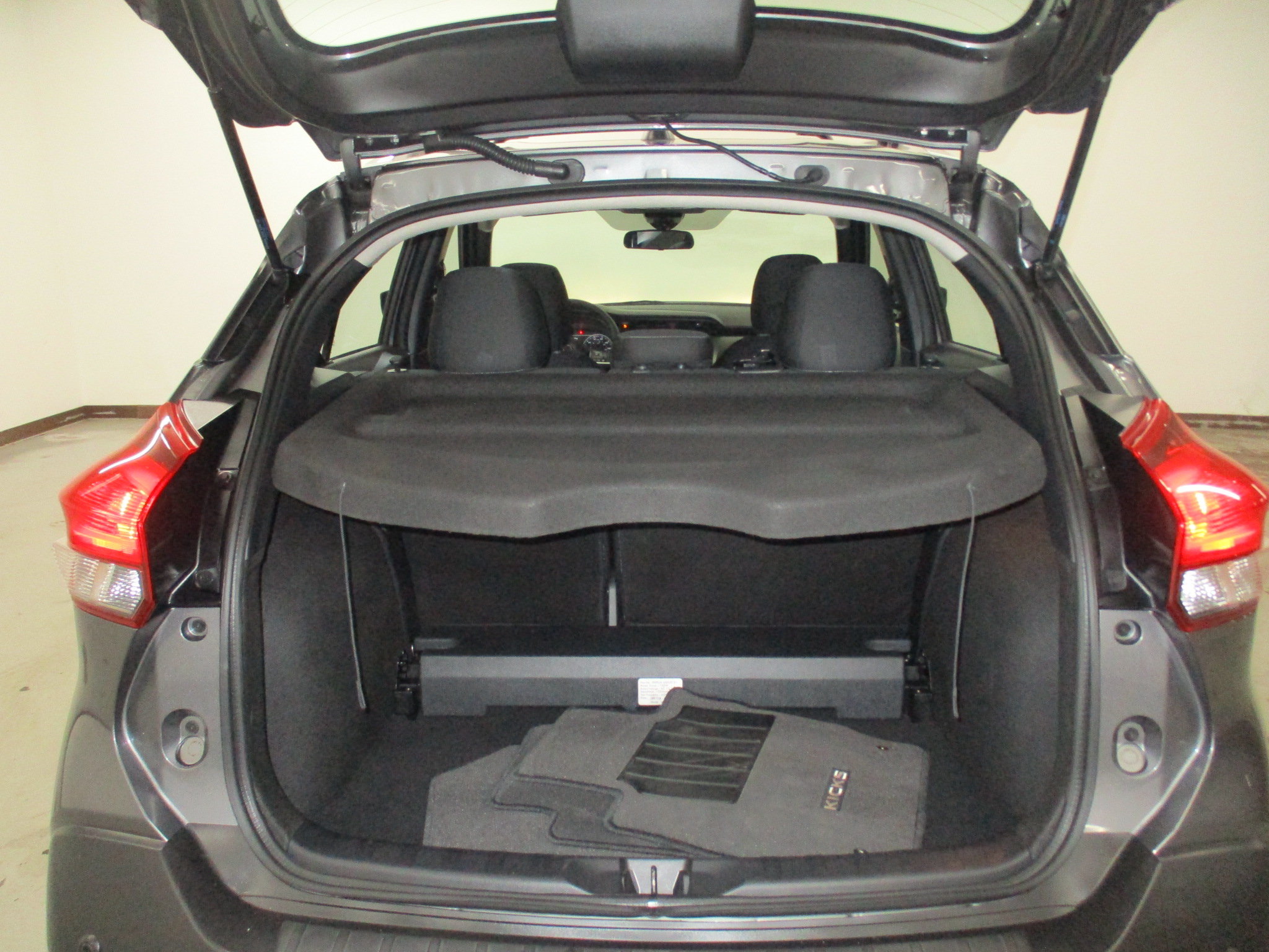 Used 2020 Nissan Kicks SV w/ Exterior Package FWD image 11