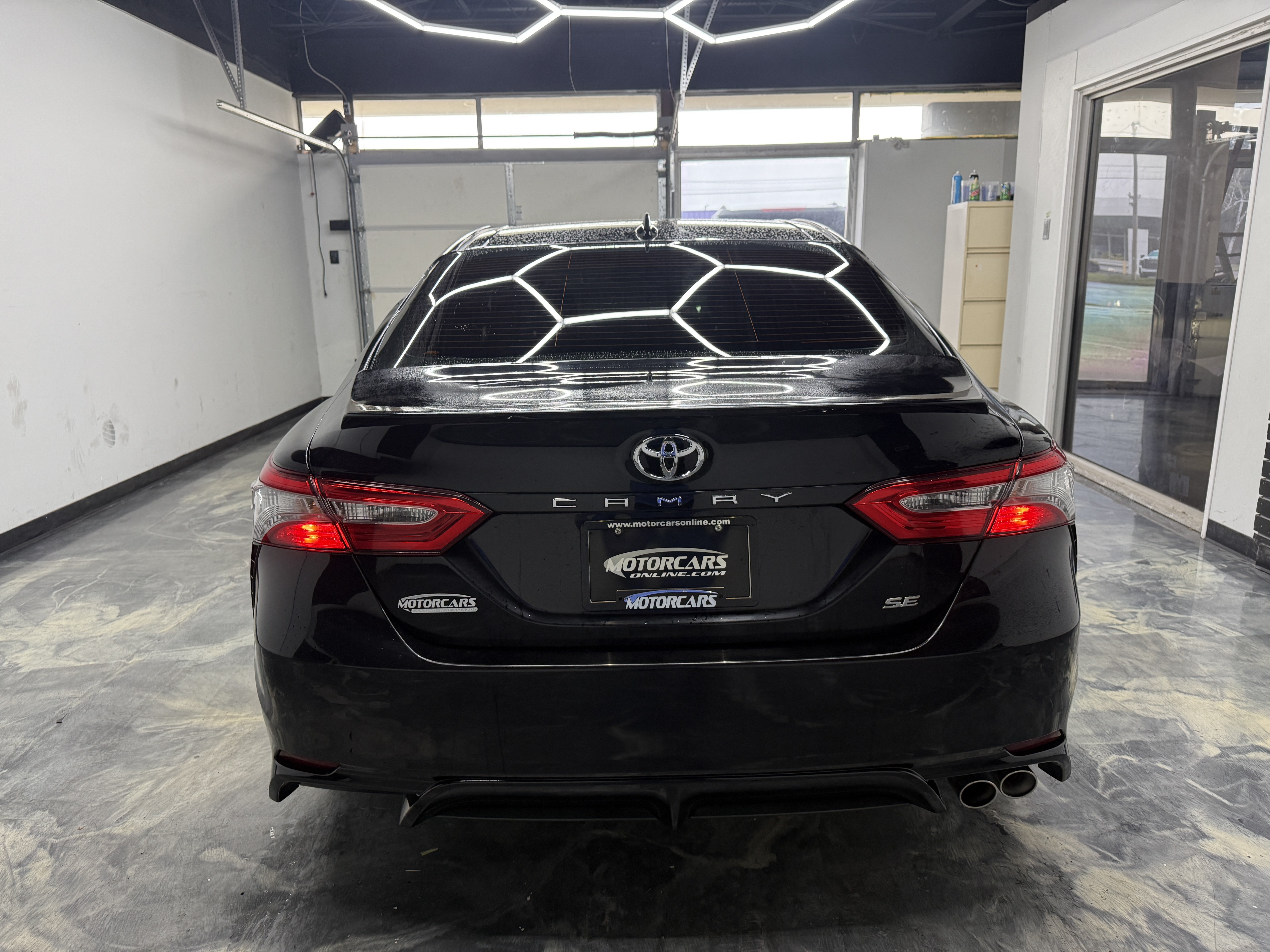 Used 2019 Toyota Camry SE FWD image 4