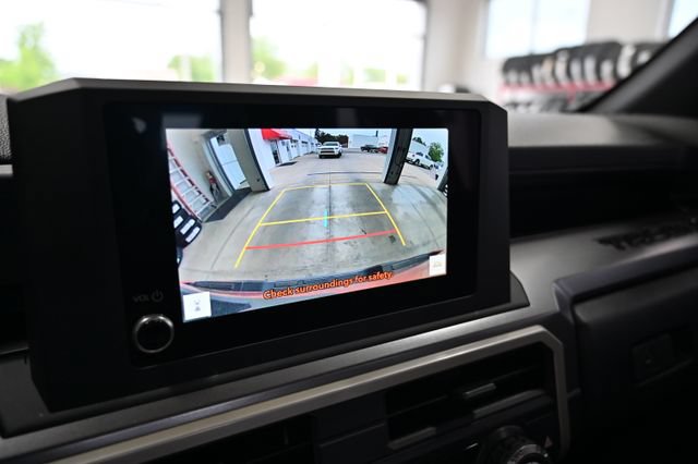 Used 2025 Toyota Tacoma TRD Sport AWD/4WD image 17