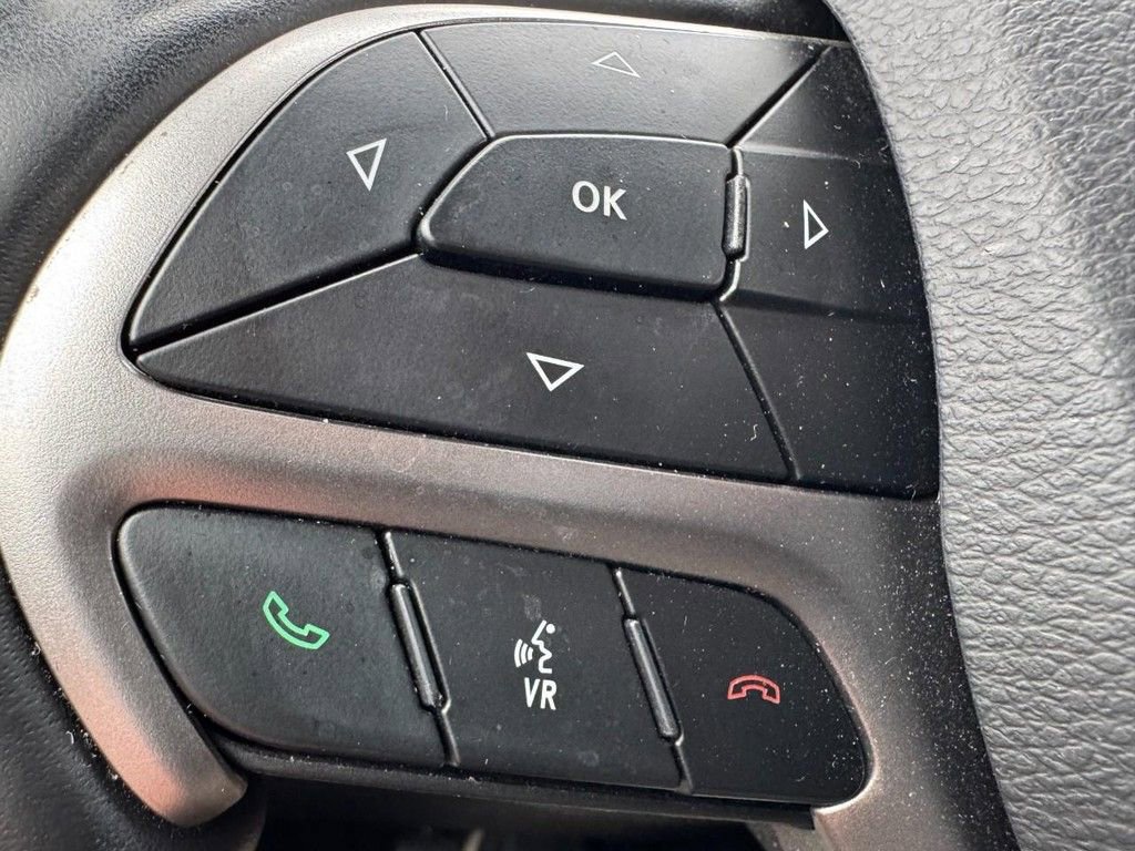 Used 2020 Jeep Grand Cherokee Altitude image 16