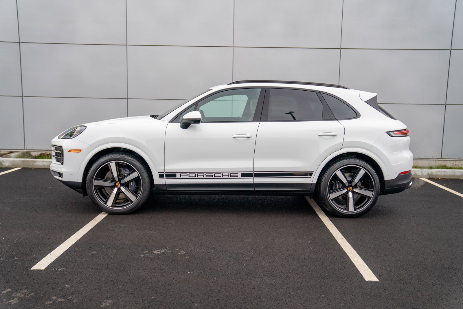 Certified 2026 Porsche Cayenne AWD/4WD image 2