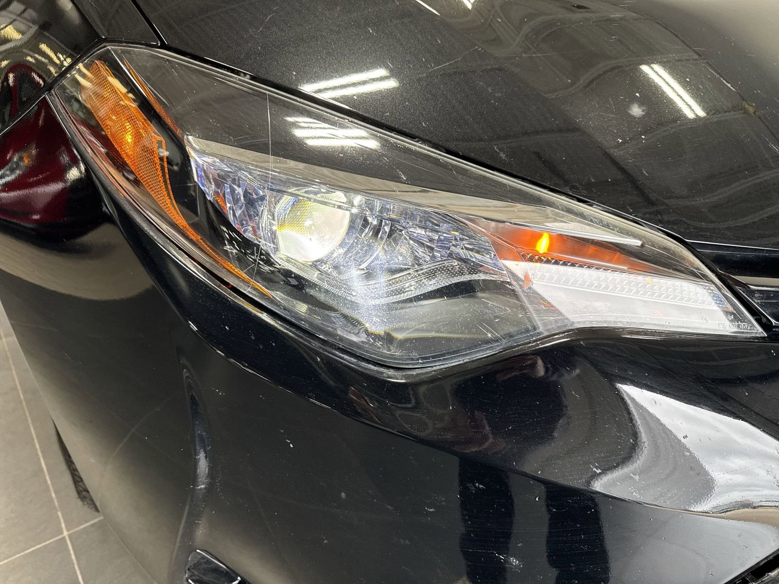 Used 2017 Toyota Corolla LE w/ Carpet Mat Package (TMS) FWD image 32