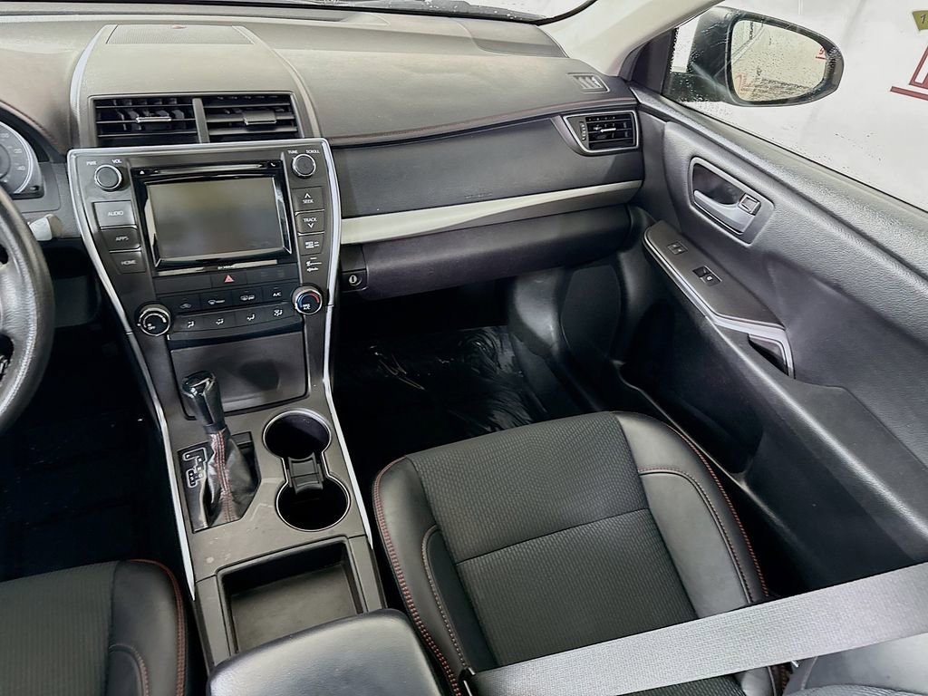 Used 2017 Toyota Camry SE w/ Moonroof Package FWD image 24