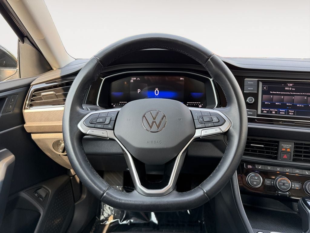 Used 2024 Volkswagen Jetta SE FWD image 13