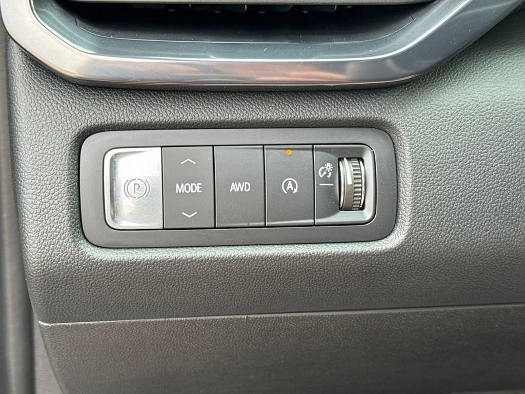Used 2025 GMC Acadia AT4 AWD/4WD image 18