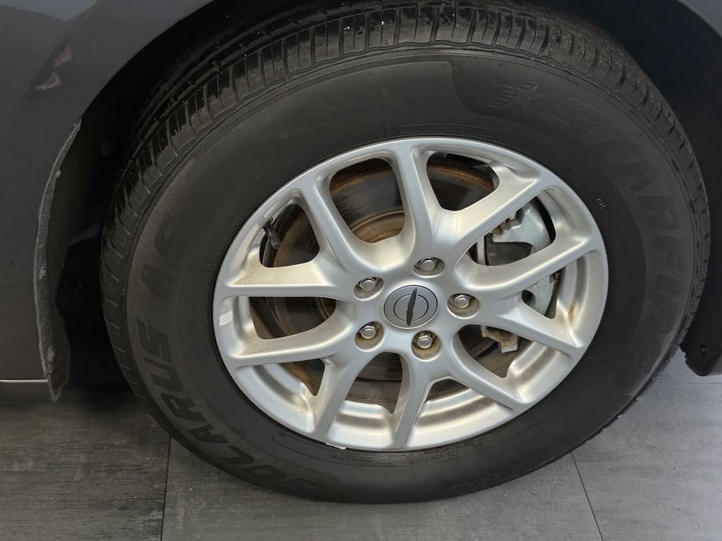 Used 2023 Chrysler Voyager LX FWD image 16