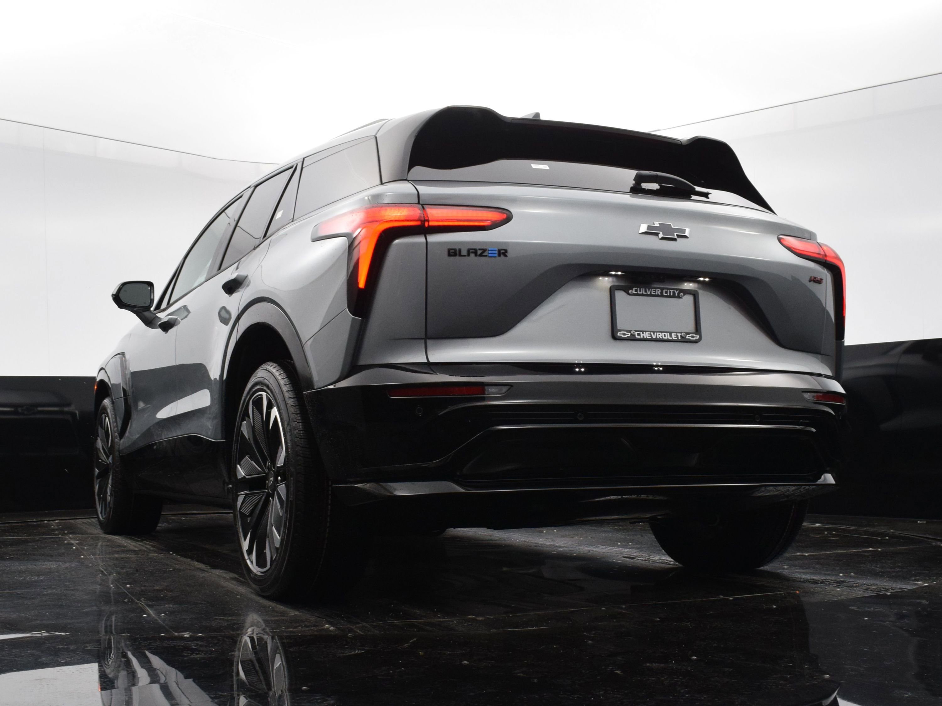 New 2025 Chevrolet Blazer EV RS RWD image 13