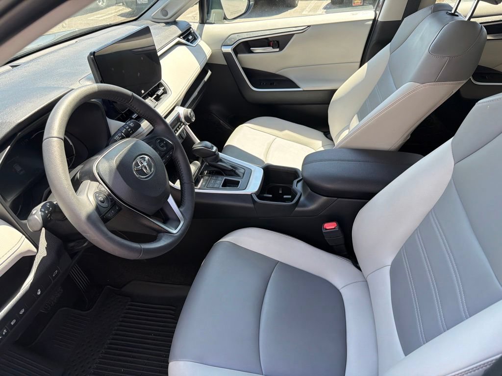 Used 2023 Toyota RAV4 XLE Premium AWD/4WD image 9