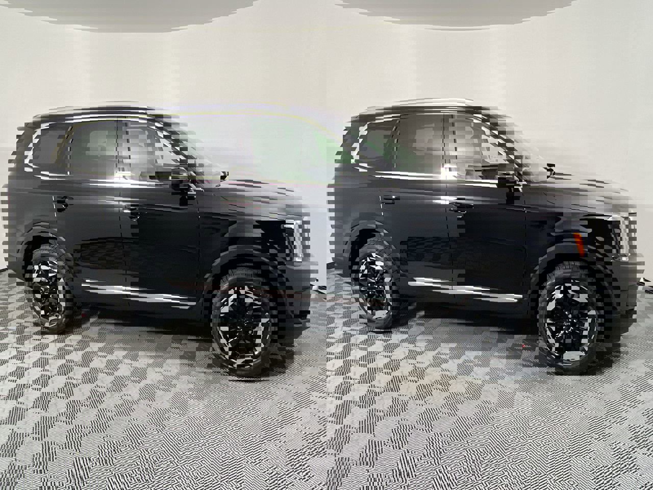 Used 2025 Kia Telluride EX w/ EX Captain's Chair Package image 2