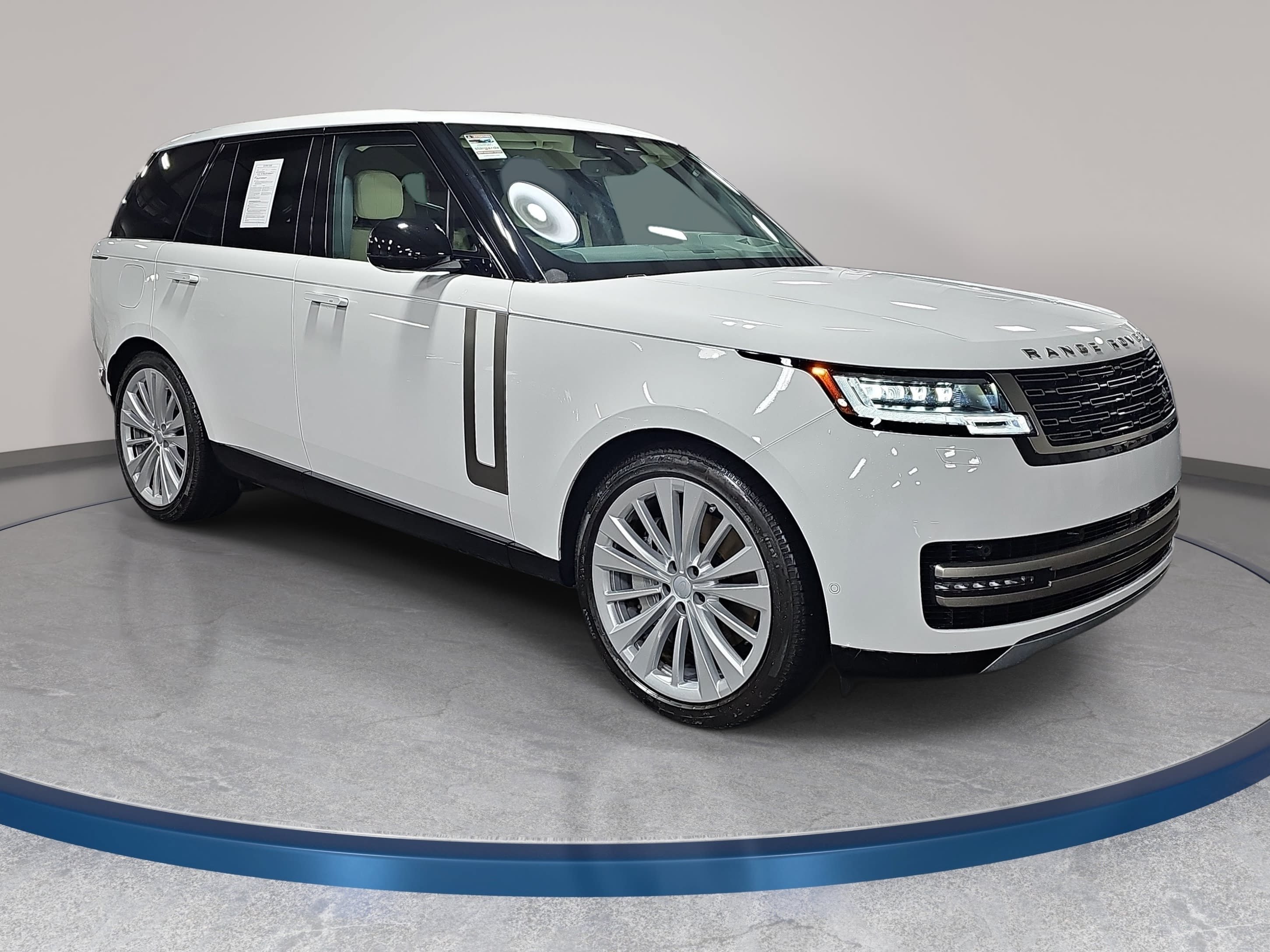 Used 2025 Land Rover Range Rover SE AWD/4WD image 3