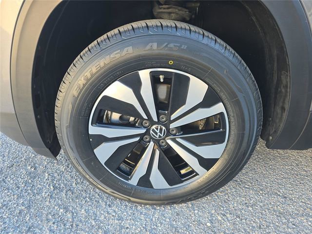 Used 2024 Volkswagen Atlas Cross Sport SE image 6