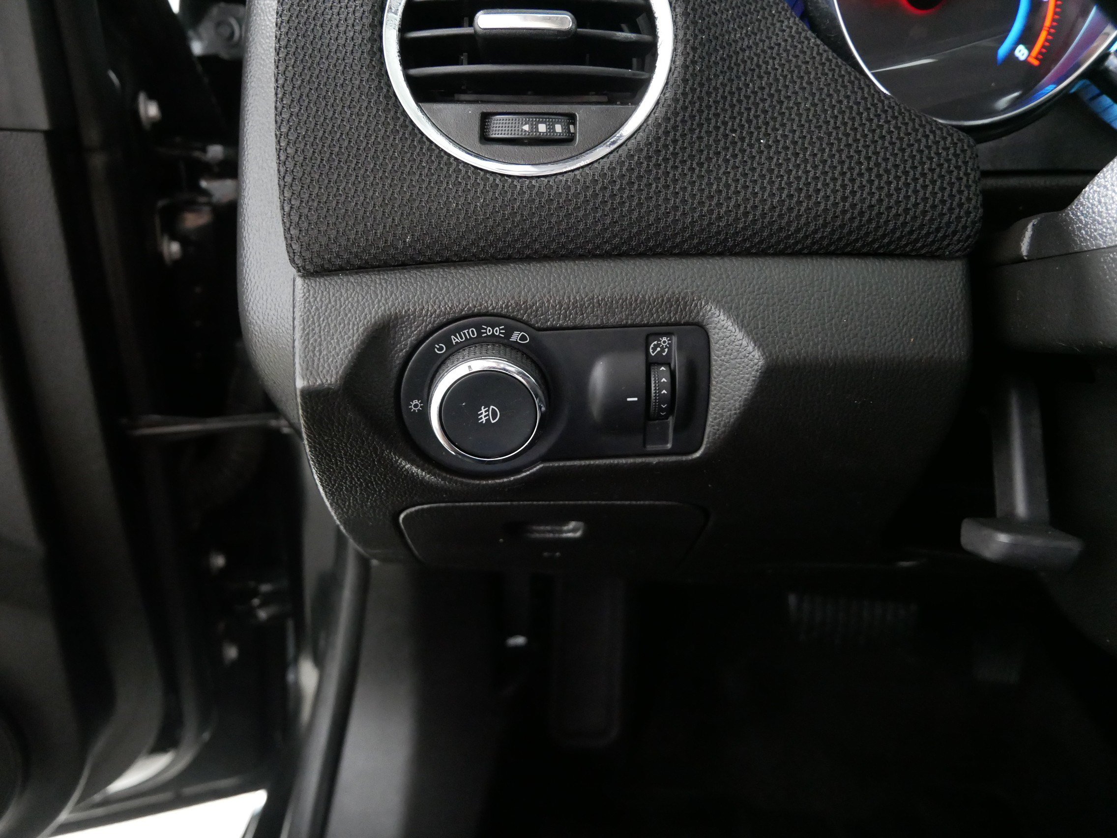 Used 2014 Chevrolet Cruze LT w/ RS Package FWD image 26
