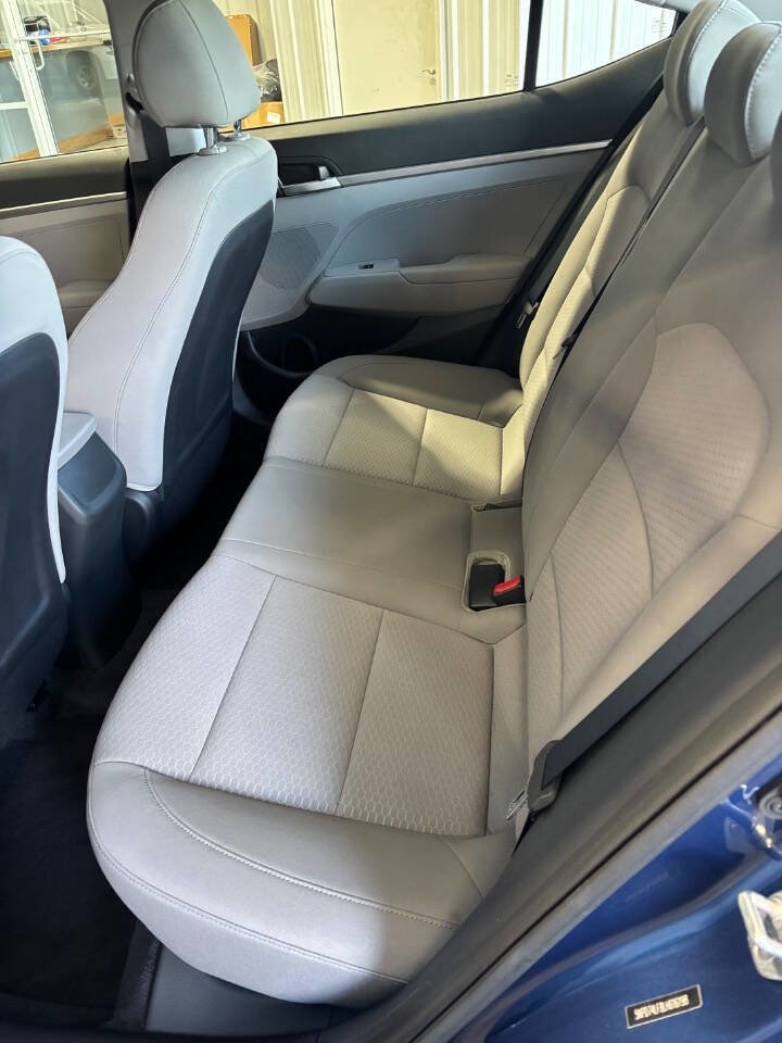 Used 2020 Hyundai Elantra SE FWD image 3