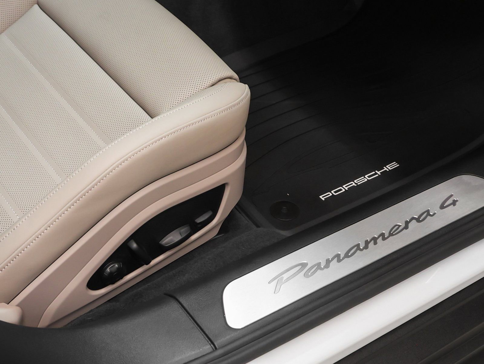 Used 2025 Porsche Panamera 4 AWD/4WD image 20