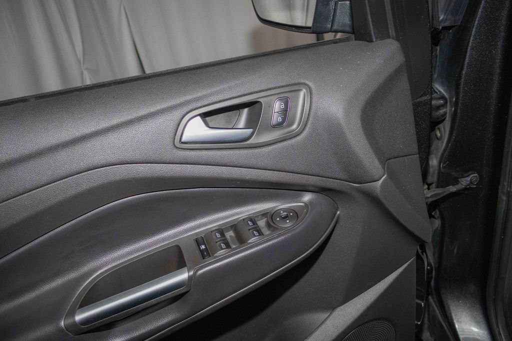 Used 2018 Ford Escape SEL image 11