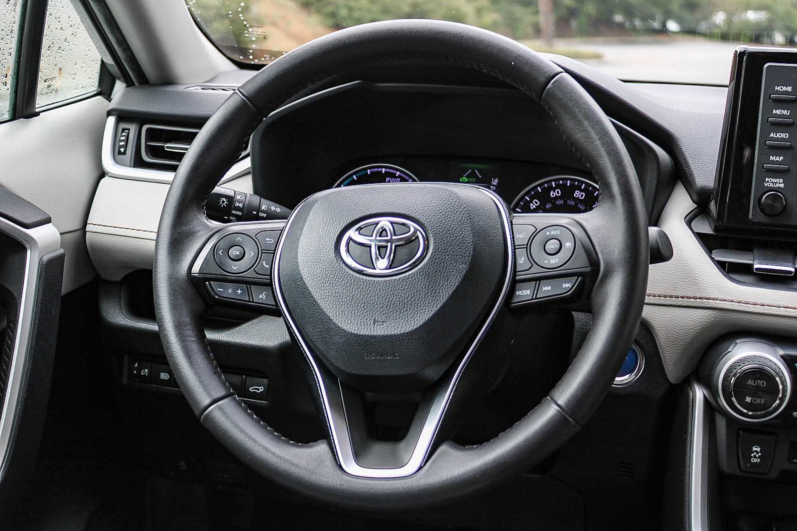 Used 2021 Toyota RAV4 XLE Premium w/ Carpet Mat Package (TMS) image 15