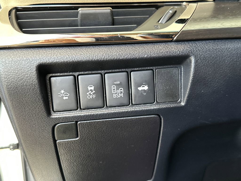 Used 2018 Toyota Avalon XLE Premium image 18