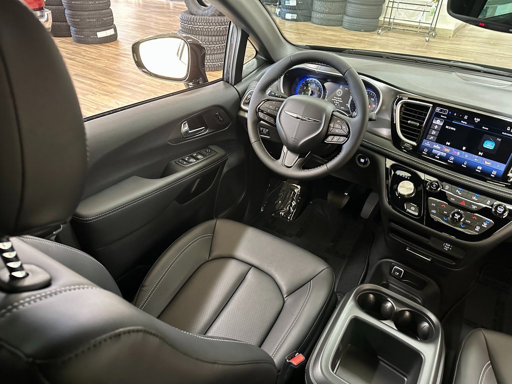 New 2026 Chrysler Pacifica Select w/ S Appearance Package image 14