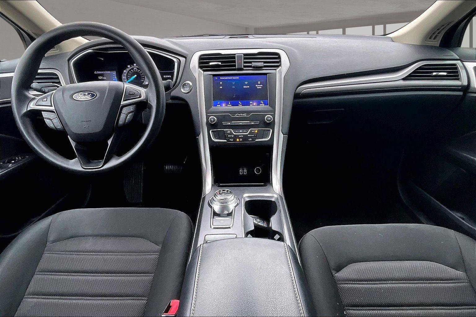 Used 2020 Ford Fusion SE image 14