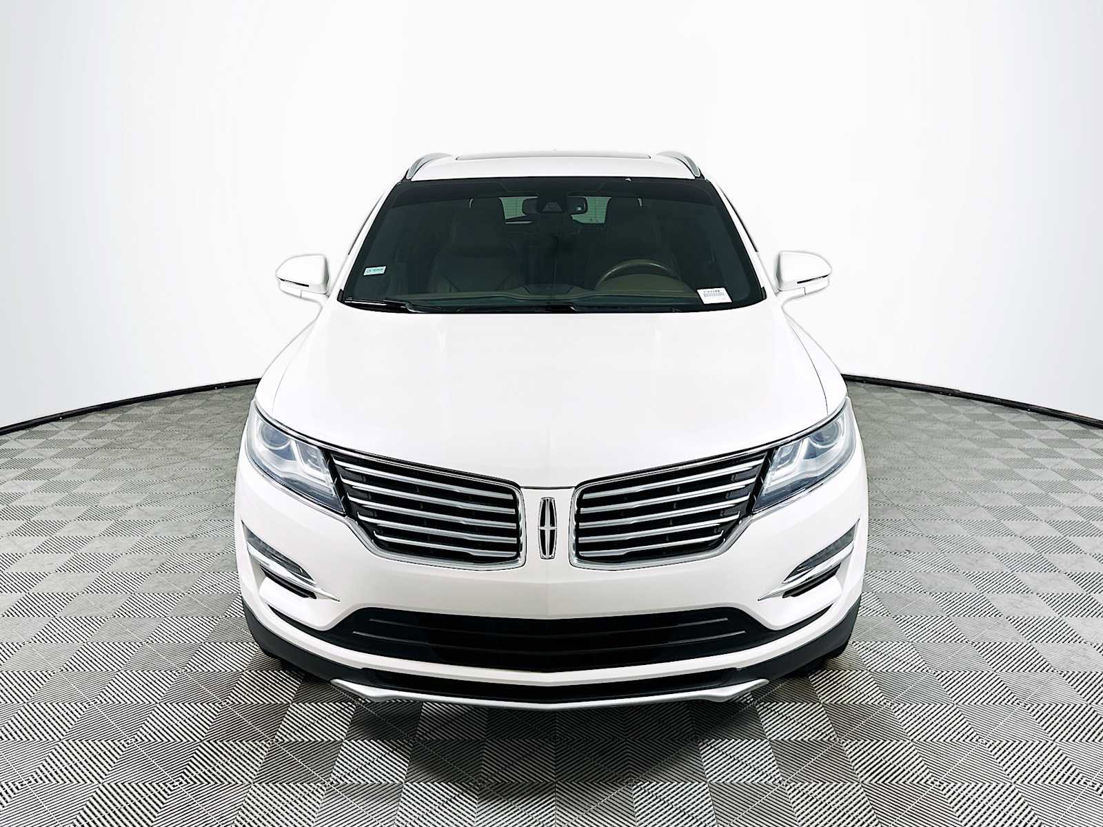 Used 2017 Lincoln MKC Reserve w/ Lincoln MKC Climate Package AWD/4WD image 2