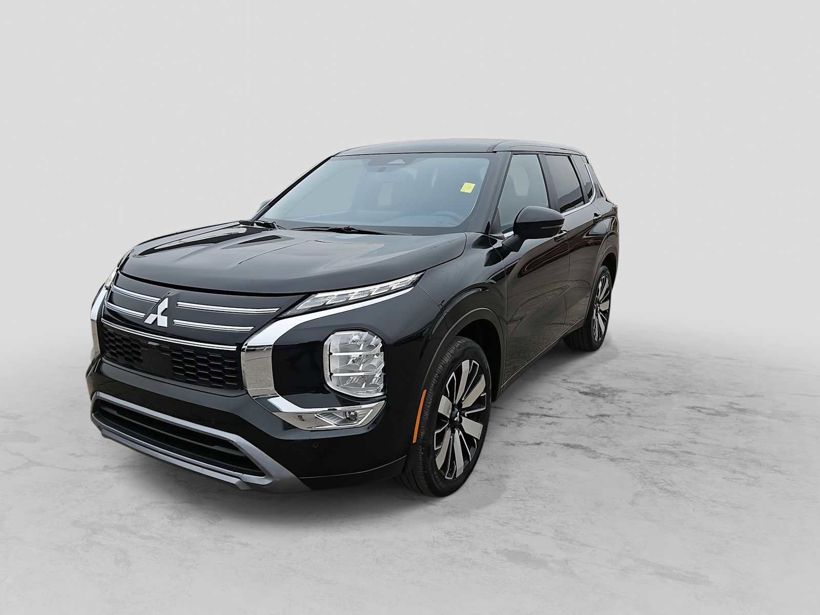 Used 2025 Mitsubishi Outlander SE image 4