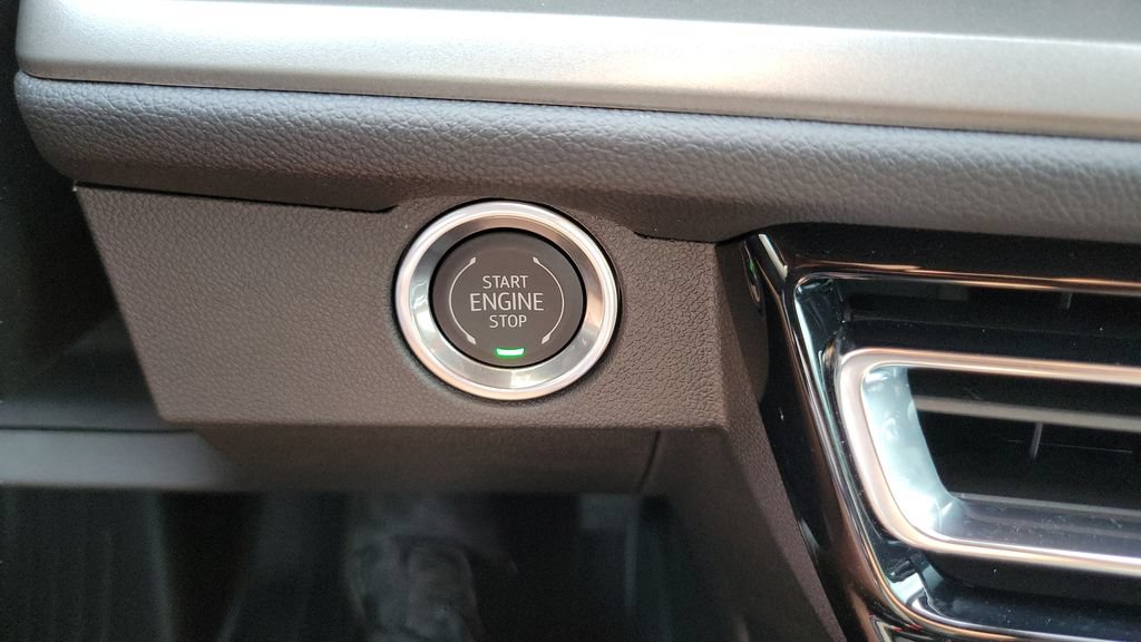Used 2026 Chevrolet Traverse LT FWD image 23