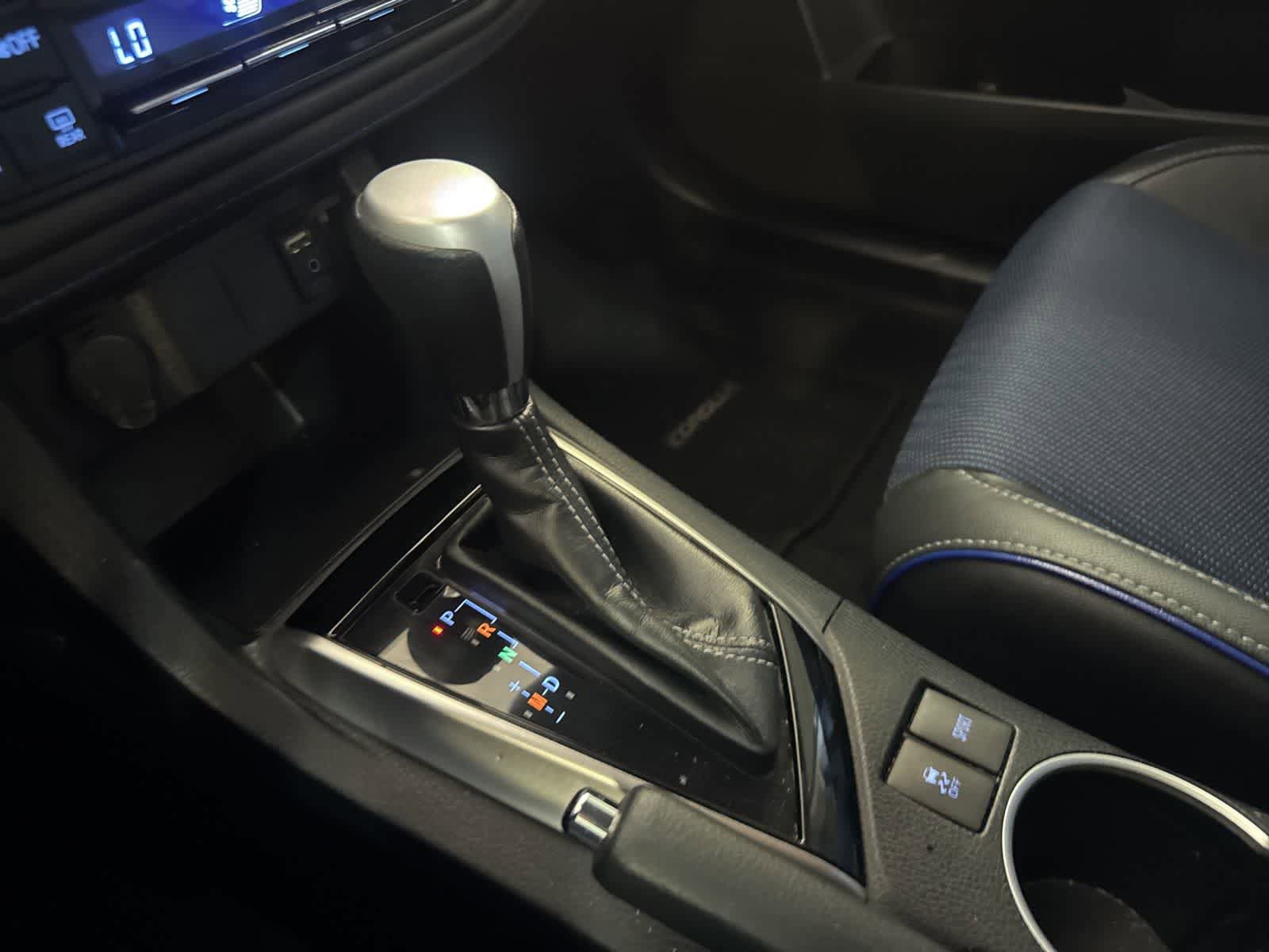 Used 2018 Toyota Corolla SE w/ Carpet Mat Package (TMS) FWD image 28