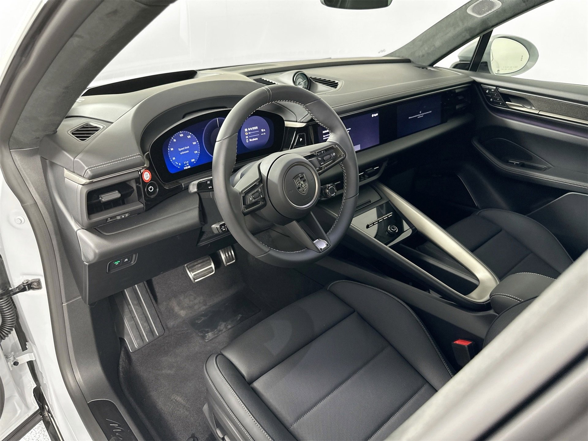Certified 2025 Porsche Macan Turbo Electric image 4