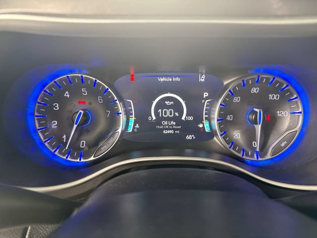 Used 2024 Chrysler Pacifica Touring-L FWD image 16