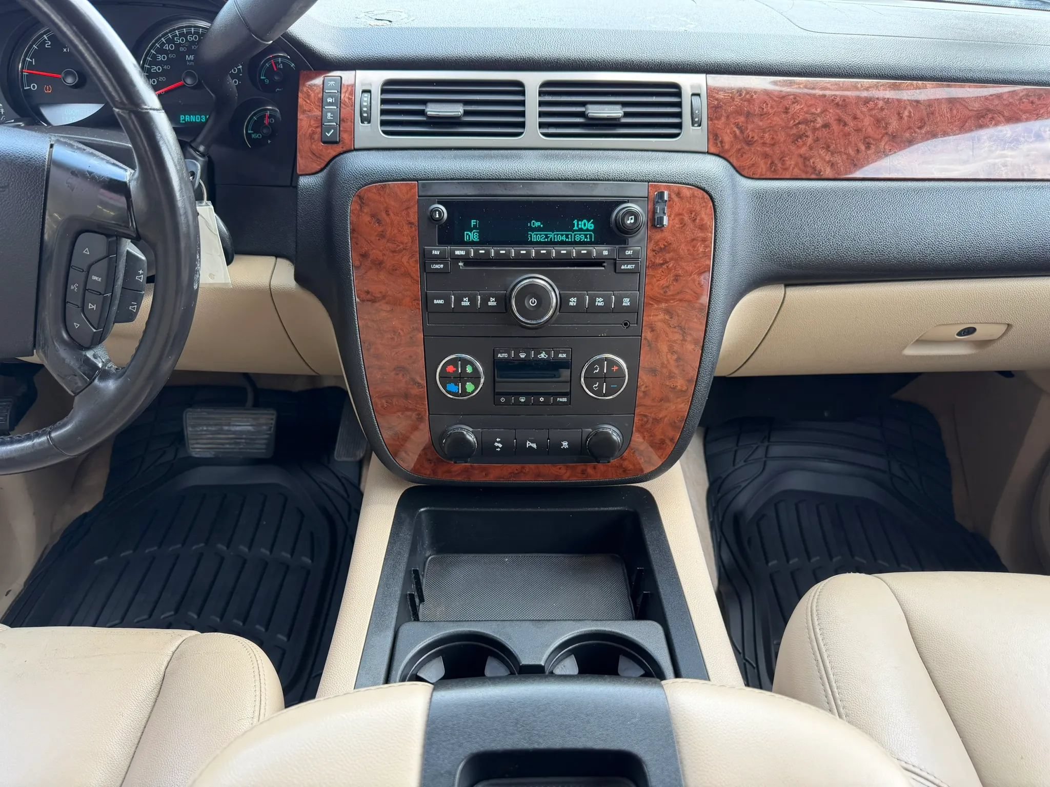 Used 2008 Chevrolet Suburban LT w/ LT Preferred Equipment Group RWD image 21