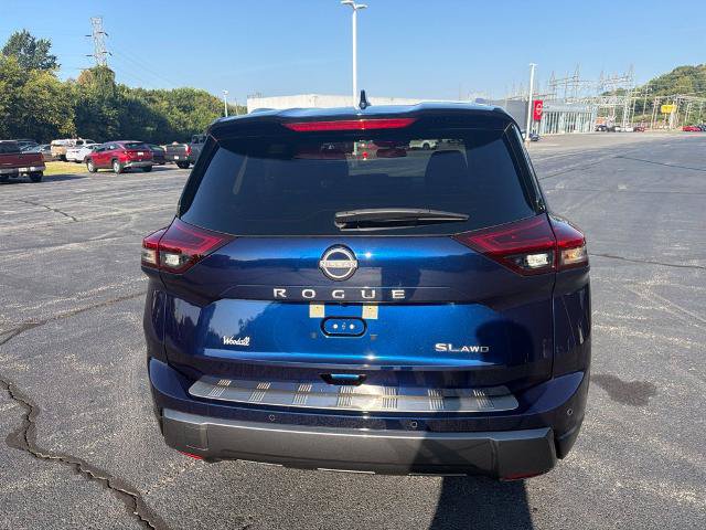 Certified 2025 Nissan Rogue SL w/ SL Premium Package AWD/4WD image 7