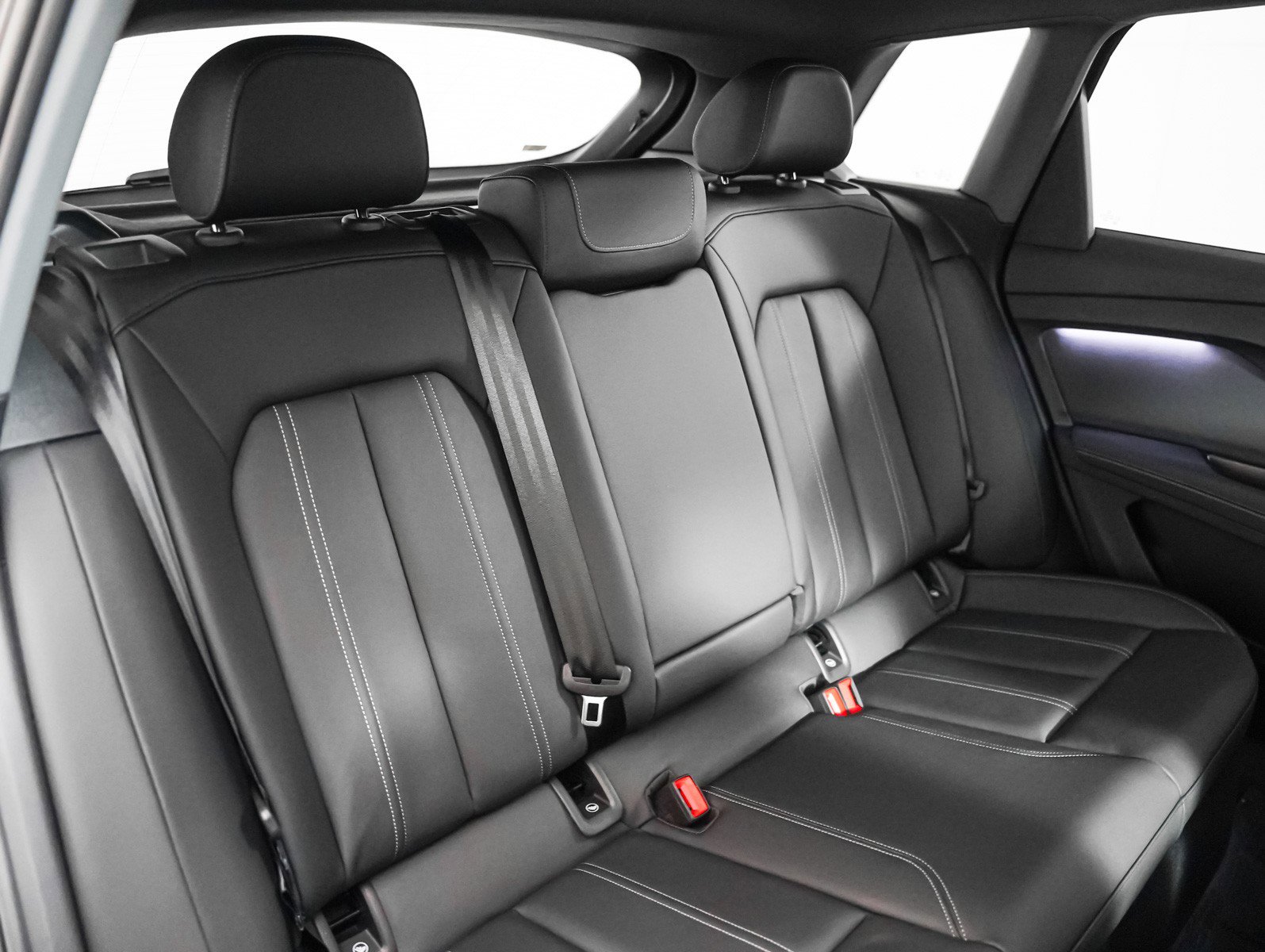 Used 2024 Audi Q4 e-tron Premium Plus image 10