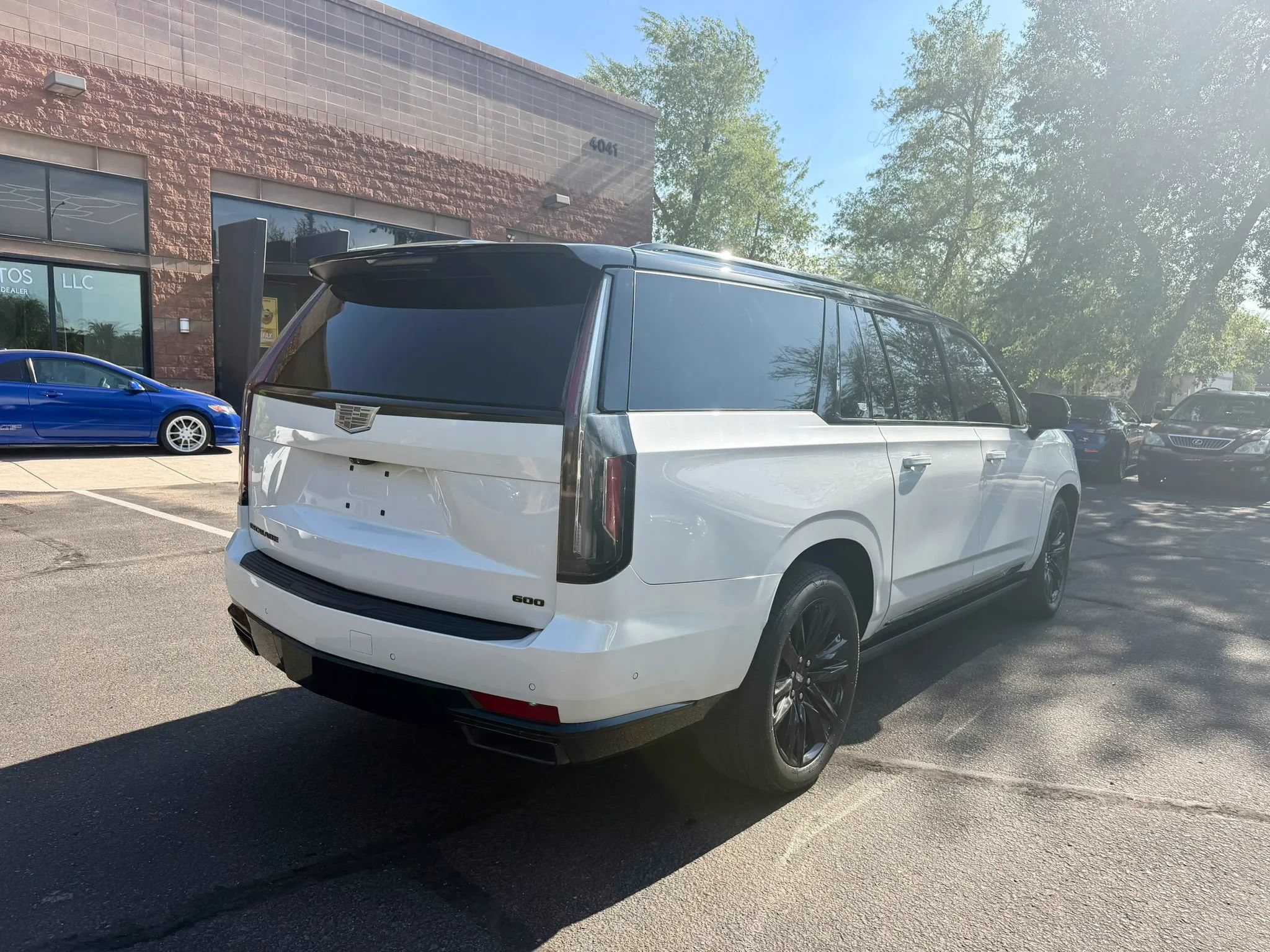 Used 2021 Cadillac Escalade ESV Sport Platinum w/ LPO, ONYX Package AWD/4WD image 5