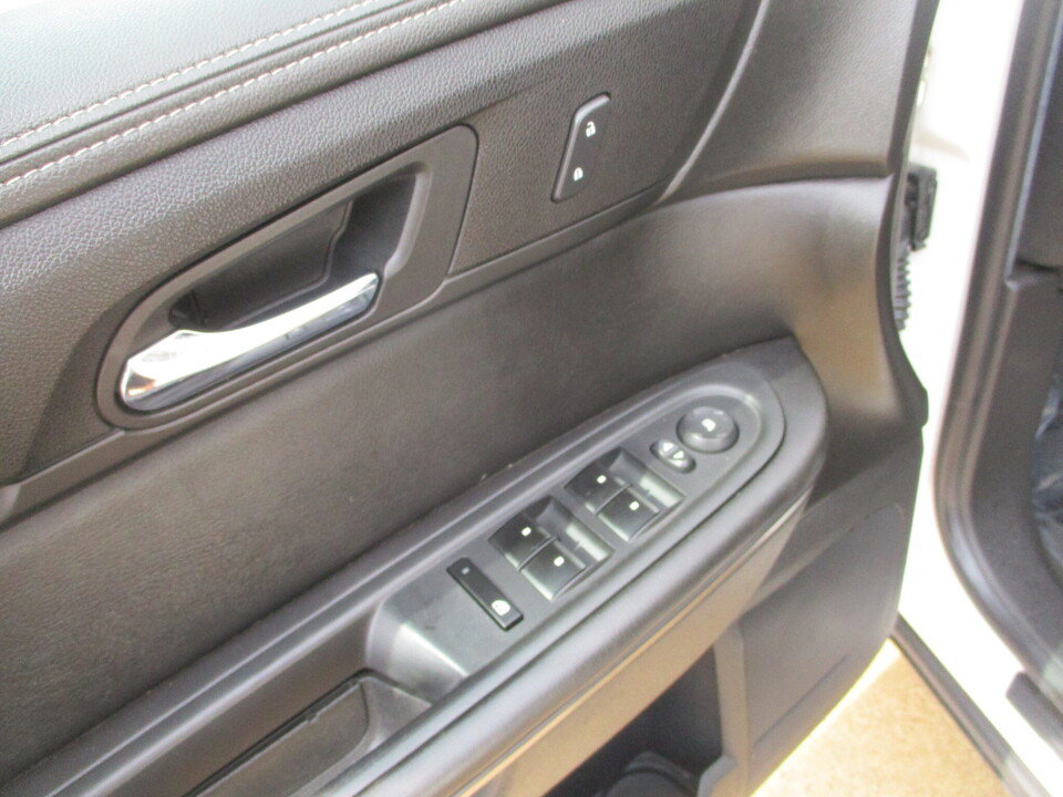 Used 2015 GMC Acadia SLE AWD/4WD image 27