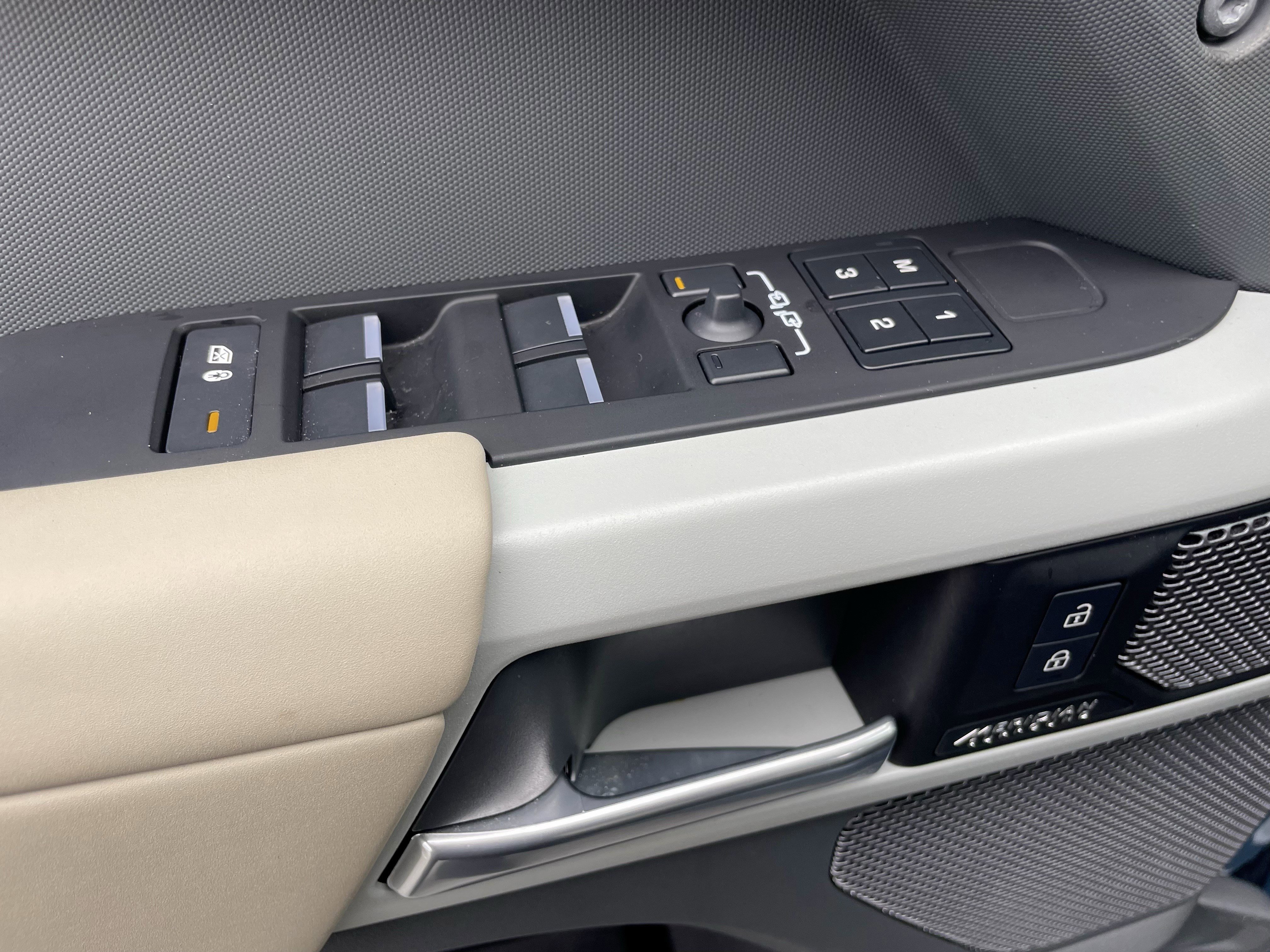 Certified 2024 Land Rover Defender 110 X-Dynamic SE image 11