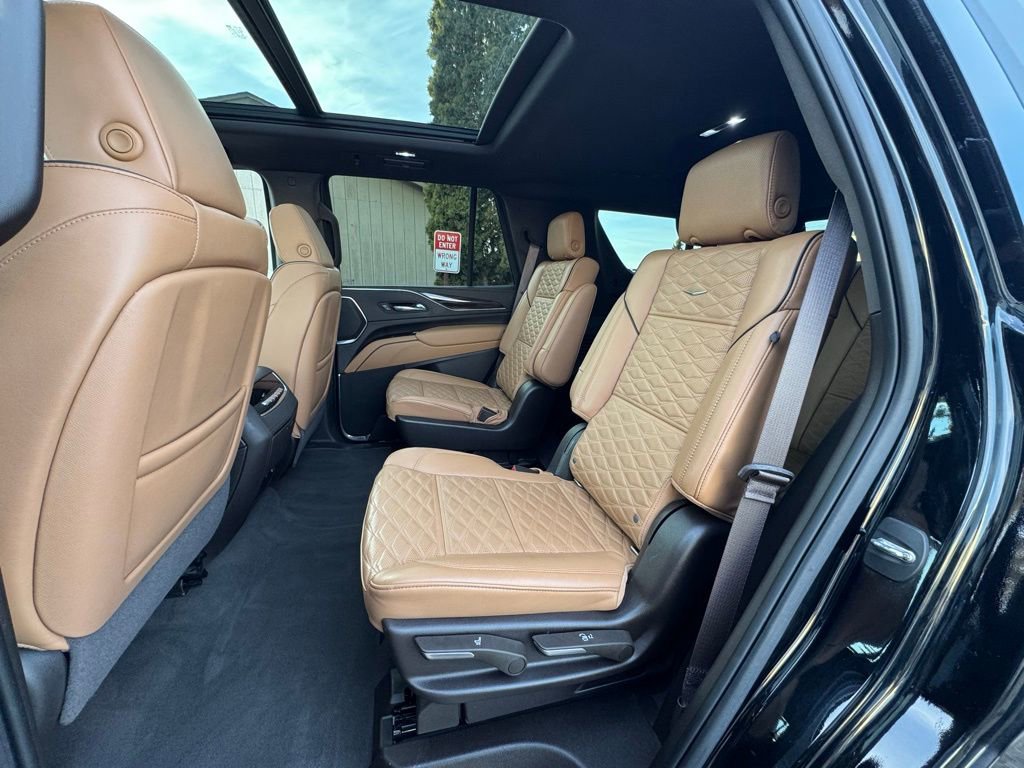 Used 2022 Cadillac Escalade Sport w/ LPO, ONYX Package image 28