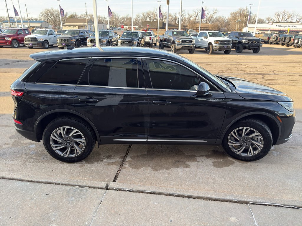 Used 2025 Lincoln Corsair AWD image 4