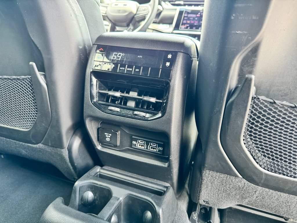 Used 2023 Jeep Grand Cherokee L Laredo AWD/4WD image 15